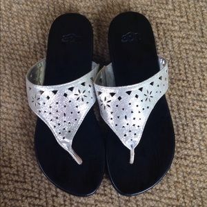 These are a size 7.5 ugg silver flip flops
